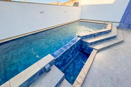 Casa à venda com 597m², 5 quartos e 8 vagasPiscina - Área de Lazer