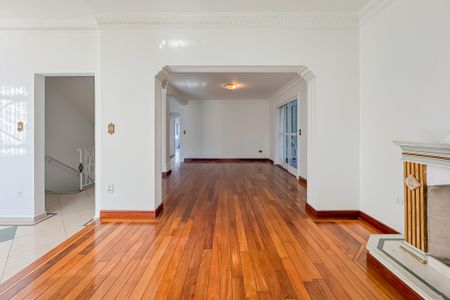 Casa à venda com 597m², 5 quartos e 8 vagasSala