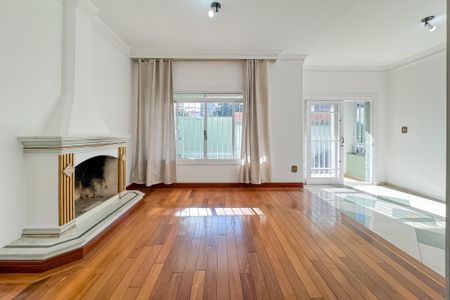 Casa à venda com 597m², 5 quartos e 8 vagasSala