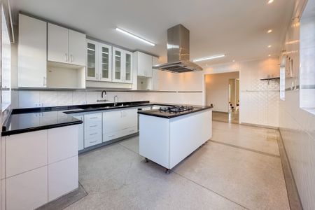 Casa à venda com 597m², 5 quartos e 8 vagasCozinha