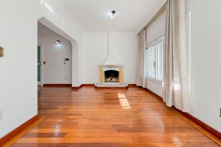 Casa à venda com 597m², 5 quartos e 8 vagasLareira