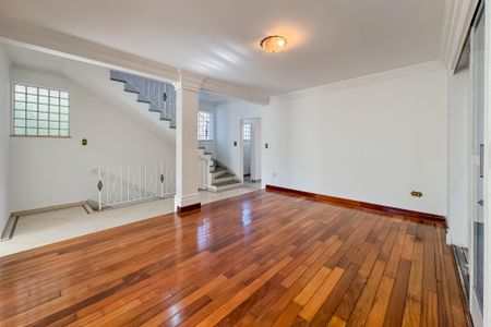 Casa à venda com 597m², 5 quartos e 8 vagasSala