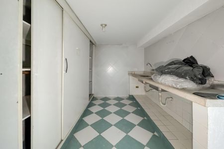 Casa à venda com 597m², 5 quartos e 8 vagasCopa Salão de Festas - Subsolo