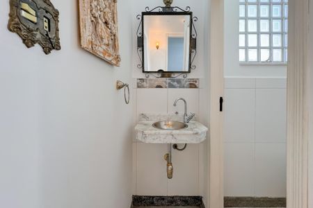 Casa à venda com 597m², 5 quartos e 8 vagasLavabo