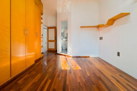 Casa à venda com 597m², 5 quartos e 8 vagasSuíte 2