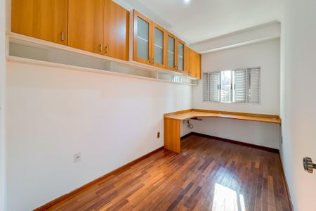 Casa à venda com 597m², 5 quartos e 8 vagasEscritório