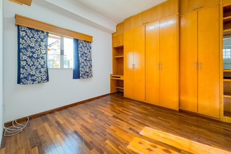 Casa à venda com 597m², 5 quartos e 8 vagasSuíte 2