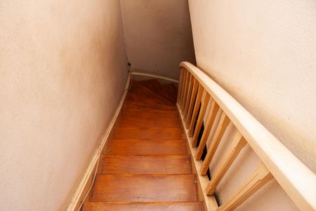 Casa à venda com 100m², 3 quartos e sem vaga Casa à venda com 100m², 3 quartos e sem vagaEscada