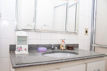 Casa à venda com 100m², 3 quartos e sem vaga Casa à venda com 100m², 3 quartos e sem vagaBanheiro