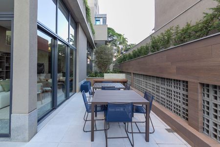 Apartamento à venda com 201m², 3 quartos e 3 vagas Apartamento à venda com 201m², 3 quartos e 3 vagasChurrasqueira