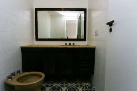 Apartamento à venda com 180m², 4 quartos e 3 vagas Apartamento à venda com 180m², 4 quartos e 3 vagasBanheiro da Suíte 2