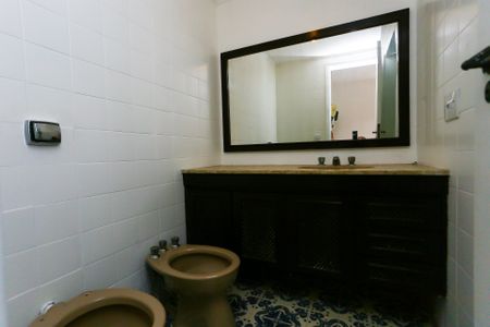 Apartamento à venda com 180m², 4 quartos e 3 vagas Apartamento à venda com 180m², 4 quartos e 3 vagasBanheiro da Suíte 2