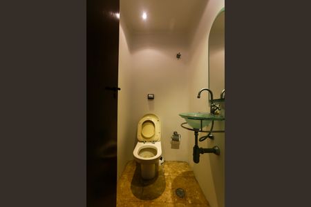 Apartamento à venda com 180m², 4 quartos e 3 vagas Apartamento à venda com 180m², 4 quartos e 3 vagasLavabo