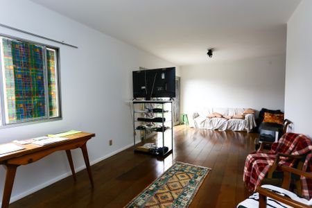 Apartamento à venda com 180m², 4 quartos e 3 vagas Apartamento à venda com 180m², 4 quartos e 3 vagasSala