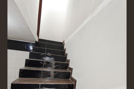 Casa para alugar com 100m², 1 quarto e 2 vagasEscada