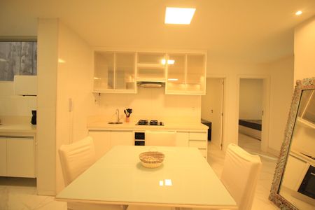 Apartamento para alugar com 140m², 3 quartos e 1 vaga Apartamento para alugar com 140m², 3 quartos e 1 vagaCozinha e Área de Serviço