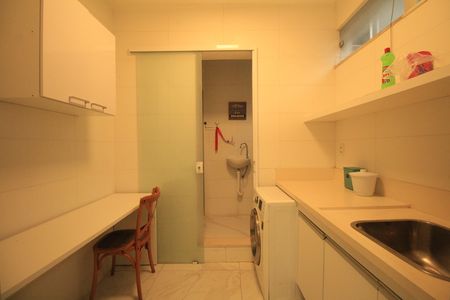 Apartamento para alugar com 140m², 3 quartos e 1 vaga Apartamento para alugar com 140m², 3 quartos e 1 vagaCozinha e Área de Serviço