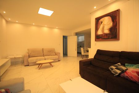 Apartamento para alugar com 140m², 3 quartos e 1 vaga Apartamento para alugar com 140m², 3 quartos e 1 vagaSala
