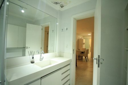 Apartamento para alugar com 140m², 3 quartos e 1 vaga Apartamento para alugar com 140m², 3 quartos e 1 vagaBanheiro Social