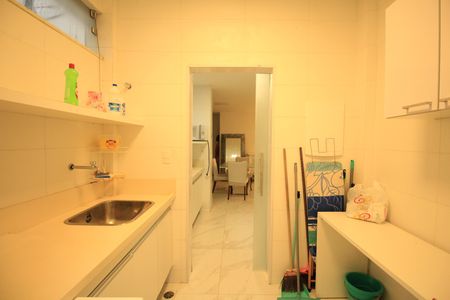 Apartamento para alugar com 140m², 3 quartos e 1 vaga Apartamento para alugar com 140m², 3 quartos e 1 vagaCozinha e Área de Serviço