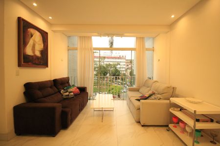 Apartamento para alugar com 140m², 3 quartos e 1 vaga Apartamento para alugar com 140m², 3 quartos e 1 vagaSala
