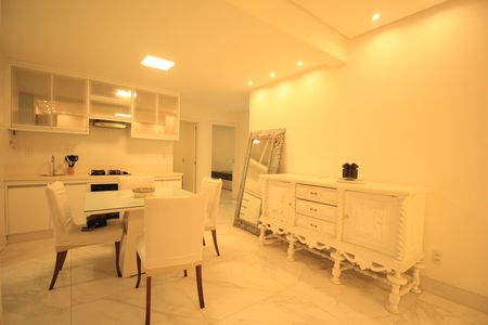 Apartamento para alugar com 140m², 3 quartos e 1 vaga Apartamento para alugar com 140m², 3 quartos e 1 vagaCozinha e Área de Serviço
