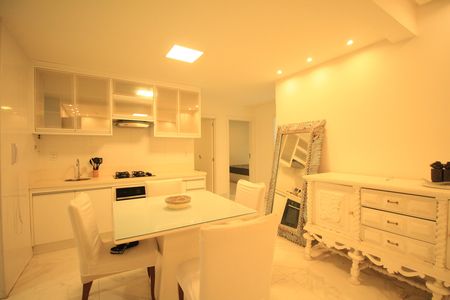 Apartamento para alugar com 140m², 3 quartos e 1 vaga Apartamento para alugar com 140m², 3 quartos e 1 vagaCozinha e Área de Serviço