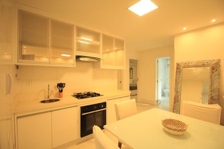 Apartamento para alugar com 140m², 3 quartos e 1 vaga Apartamento para alugar com 140m², 3 quartos e 1 vagaCozinha e Área de Serviço