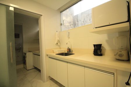 Apartamento para alugar com 140m², 3 quartos e 1 vaga Apartamento para alugar com 140m², 3 quartos e 1 vagaCozinha e Área de Serviço