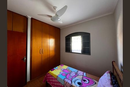 Casa à venda com 217m², 4 quartos e 4 vagas Casa à venda com 217m², 4 quartos e 4 vagasQuarto 2