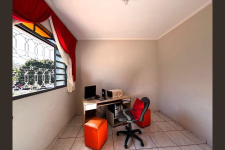 Casa à venda com 217m², 4 quartos e 4 vagas Casa à venda com 217m², 4 quartos e 4 vagasEscritório