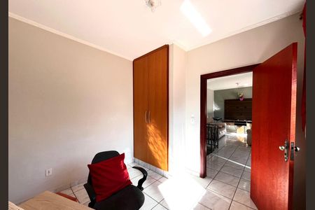 Casa à venda com 217m², 4 quartos e 4 vagas Casa à venda com 217m², 4 quartos e 4 vagasEscritório