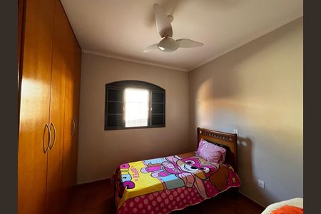 Casa à venda com 217m², 4 quartos e 4 vagas Casa à venda com 217m², 4 quartos e 4 vagasQuarto 2