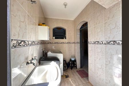 Casa à venda com 217m², 4 quartos e 4 vagas Casa à venda com 217m², 4 quartos e 4 vagasÁrea de Serviço