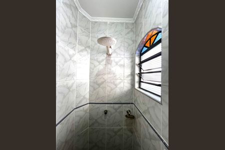 Casa à venda com 217m², 4 quartos e 4 vagas Casa à venda com 217m², 4 quartos e 4 vagasBanheiro de serviço