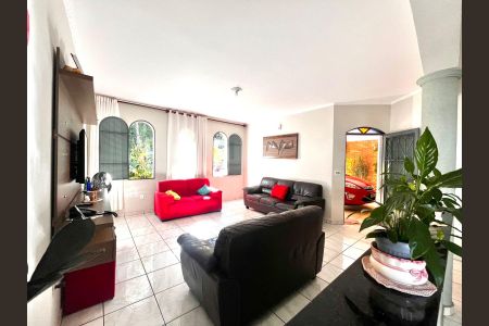 Casa à venda com 217m², 4 quartos e 4 vagas Casa à venda com 217m², 4 quartos e 4 vagasSala 2