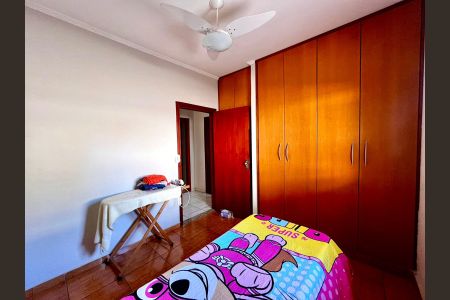 Casa à venda com 217m², 4 quartos e 4 vagas Casa à venda com 217m², 4 quartos e 4 vagasQuarto 2