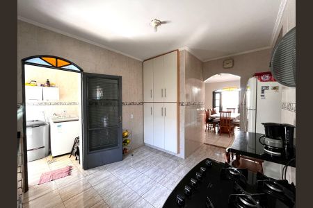 Casa à venda com 217m², 4 quartos e 4 vagas Casa à venda com 217m², 4 quartos e 4 vagasCozinha
