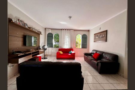 Casa à venda com 217m², 4 quartos e 4 vagas Casa à venda com 217m², 4 quartos e 4 vagasSala 2