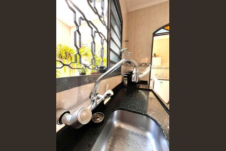 Casa à venda com 217m², 4 quartos e 4 vagas Casa à venda com 217m², 4 quartos e 4 vagasCozinha