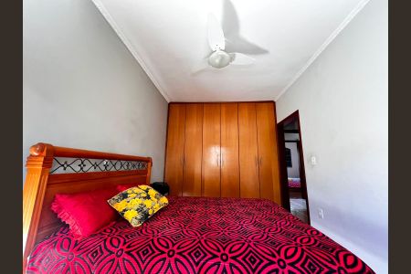 Casa à venda com 217m², 4 quartos e 4 vagas Casa à venda com 217m², 4 quartos e 4 vagasQuarto