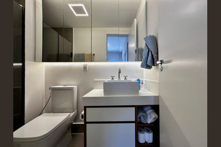 Apartamento à venda com 75m², 2 quartos e 1 vaga Apartamento à venda com 75m², 2 quartos e 1 vagaBanheiro Suíte