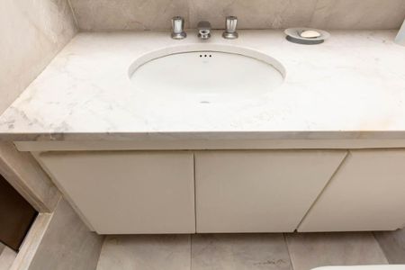 Apartamento à venda com 400m², 4 quartos e 4 vagasBanheiro da Suíte 3