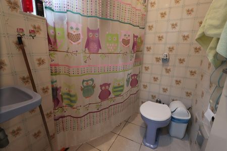 Casa à venda com 320m², 4 quartos e 7 vagasBanheiro de serviço