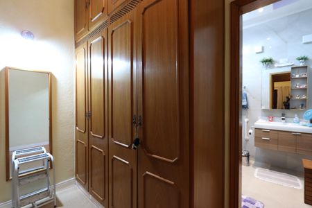 Casa à venda com 320m², 4 quartos e 7 vagasCloset da Suíte