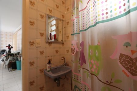 Casa à venda com 320m², 4 quartos e 7 vagasBanheiro de serviço