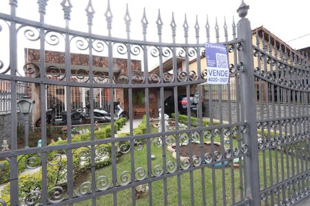 Casa à venda com 320m², 4 quartos e 7 vagasFachada