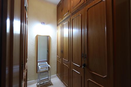 Casa à venda com 320m², 4 quartos e 7 vagasCloset da Suíte