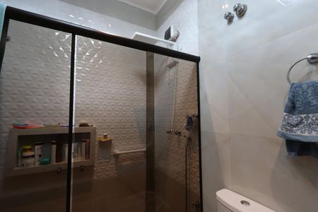 Casa à venda com 320m², 4 quartos e 7 vagasBanheiro da Suíte