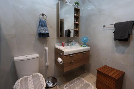 Casa à venda com 320m², 4 quartos e 7 vagasBanheiro da Suíte